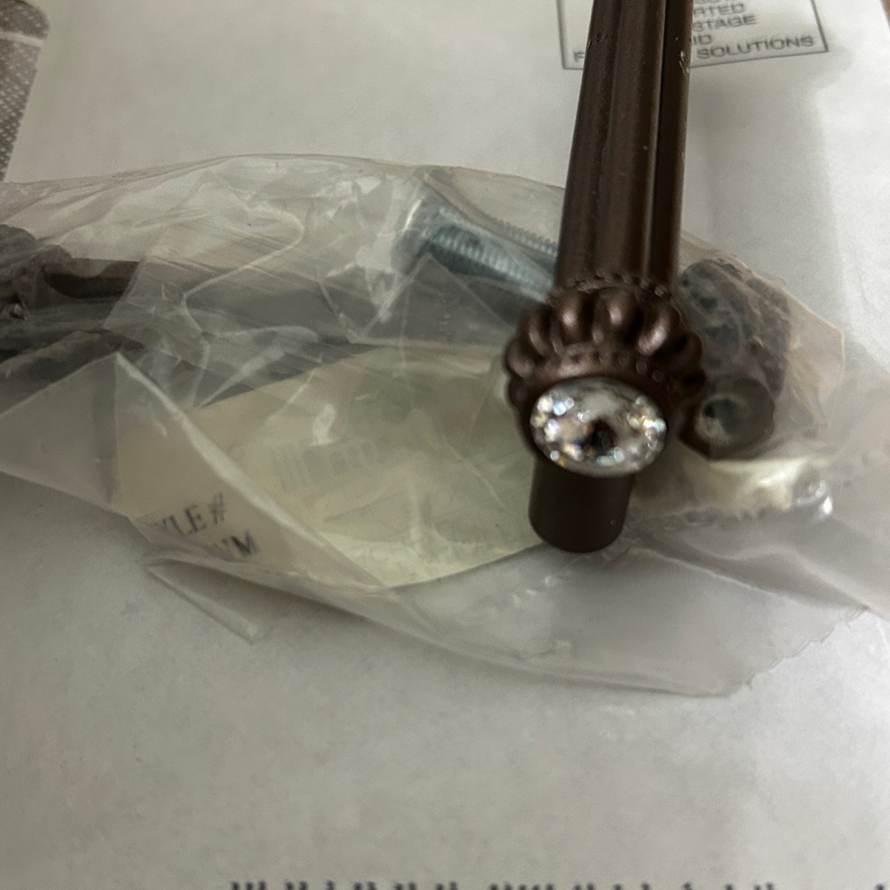 Cache SWAROVSKI Chalice hardware with Clear Crystal on both ends - Picture 3 of 4
